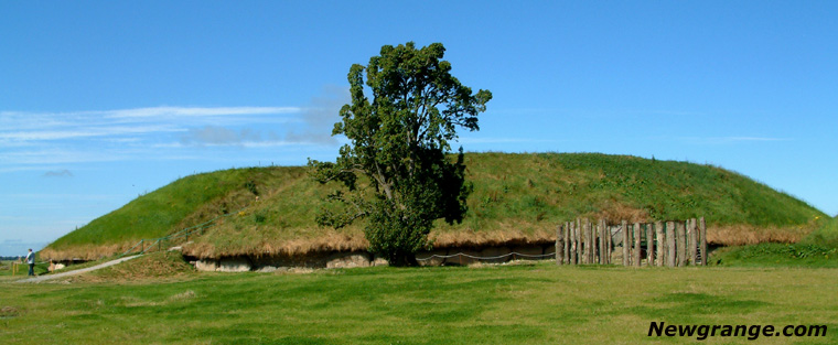 Great Mound at Knowth | Brú na Bóinne World Heritage Site