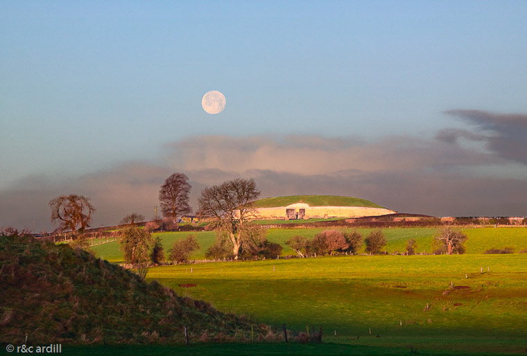 A Hunters Moon over Newgrange on the 3rd December 2009 at 9:00am