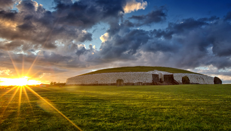 Tumba del Pasaje de Newgrange - Boyne Valley Ireland